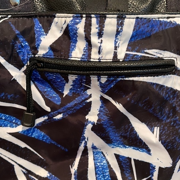 Fabletics 🔥sale🔥black blue and white athletic bag - Picture 2 of 16